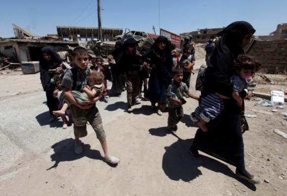 Displaced women and children who fled from clashes walk in the Old City of Mosul, Iraq June 24, 2017. (Reuters/Azad Lashkari)