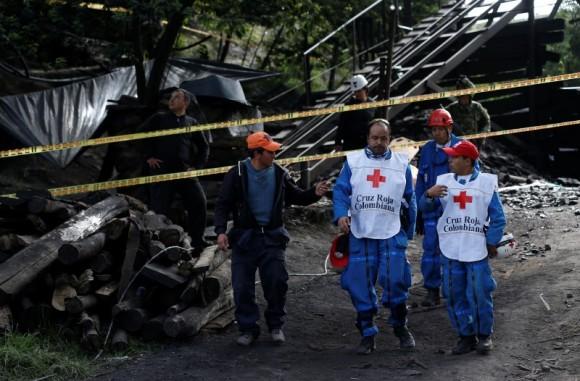Rescue personnel coordinate to search for missing miners after an explosion at an underground coal mine on Friday, in Cucunuba, Colombia June 24, 2017. (Reuters/Jaime Saldarriaga)