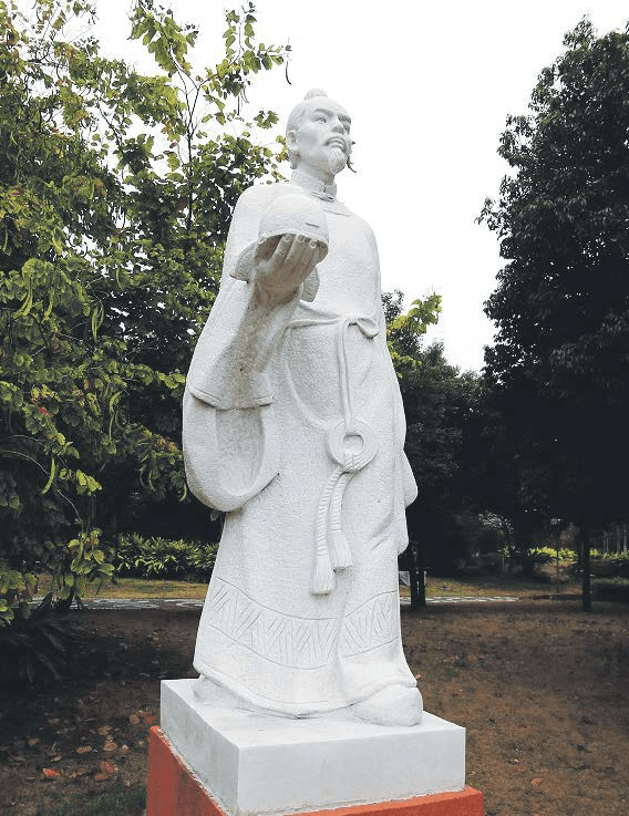 A statue of Zhang Jiuling, the famous, charismatic chancellor of the Tang Dynasty.