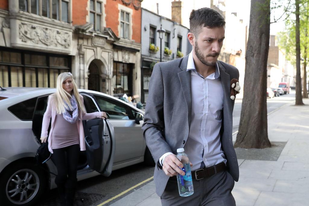 Parents of Charlie Gard, Chris Gard and Connie Yates, walk through the grounds of the Royal Courts of Justice on April 7, 2017 in London, United Kingdom. (Photo by Dan Kitwood/Getty Images)
