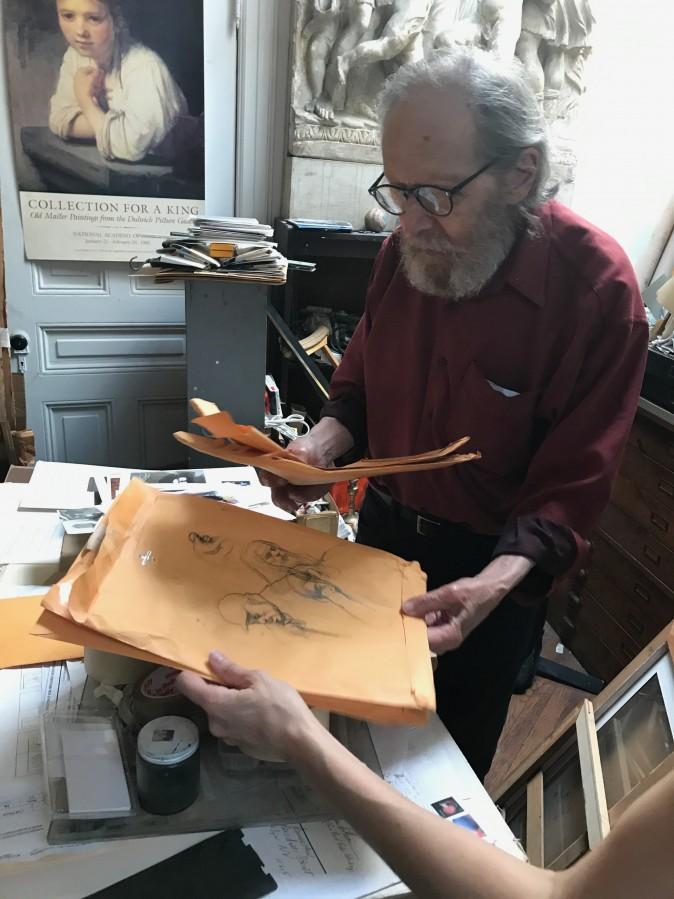 Harvey Dinnerstein shows a recent sketch he made of a cab driver, in his studio in Brooklyn, New York, on May 31, 2017. (Milene Fernandez/The Epoch Times)