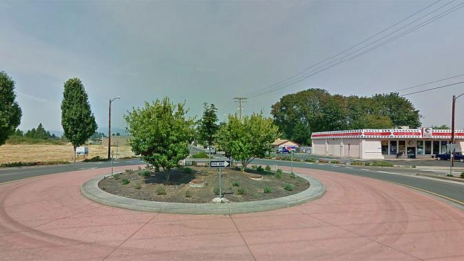 The convenience store where Alana Donahue parked and where police arrested her. (Google Maps)