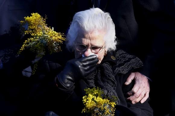 A relative of an Australian victim of Malaysia Airlines jet MH17 reacts before placing a floral tribute at a memorial that was unveiled outside Parliament House in Canberra, Australia, July 17, 2015. (Reuters/David Gray/File Photo)