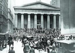 The Sub-Treasury Building opposite the Wall Street Stock Exchange at the time of the crash of 1929. Debt-driven speculation was a big part of the 1920s stock bubble that led to fleeting paper wealth while times were good and economic ruin in the long run. (HULTON ARCHIVE/GETTY IMAGES)