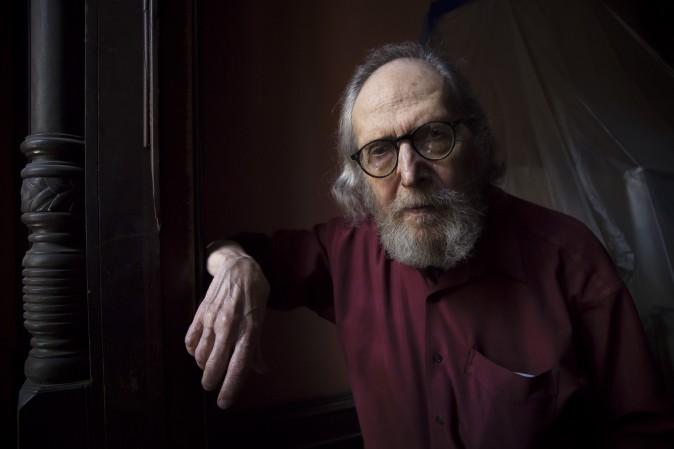 Harvey Dinnerstein in the doorway of his brownstone home in Brooklyn, New York, on May 31, 2017. (Samira Bouaou/The Epoch Times)