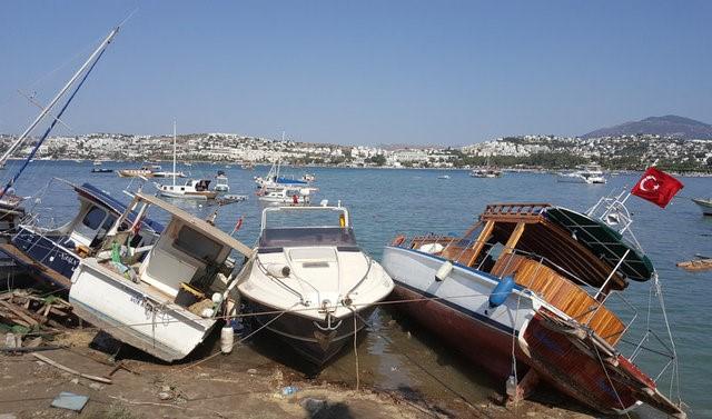 Damaged boats are seen after an earthquake and a tsunami in the resort town of Gumbet in Mugla province, Turkey, July 21, 2017. REUTERS/Kenan Gurbuz