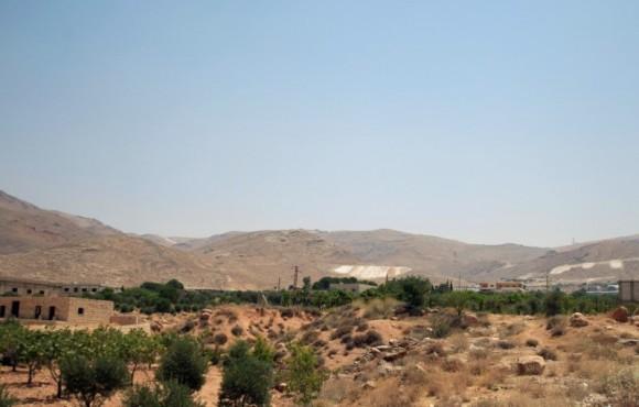 Arsal mountains are seen from Labwe, at the entrance of the border town of Arsal, in Bekaa Valley, Lebanon July 22, 2017. (Reuters/Ali Hashisho)