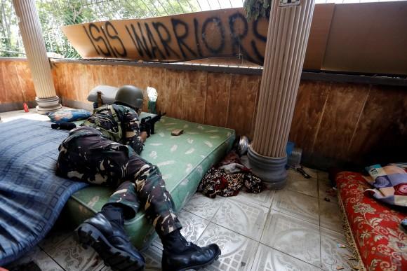 File photo: A Filipino soldier lies on a mattress at their combat position in a house as government troops continue their assault against insurgents from the Maute group in Marawi city, Philippines July 1, 2017. (Reuters/Jorge Silva)