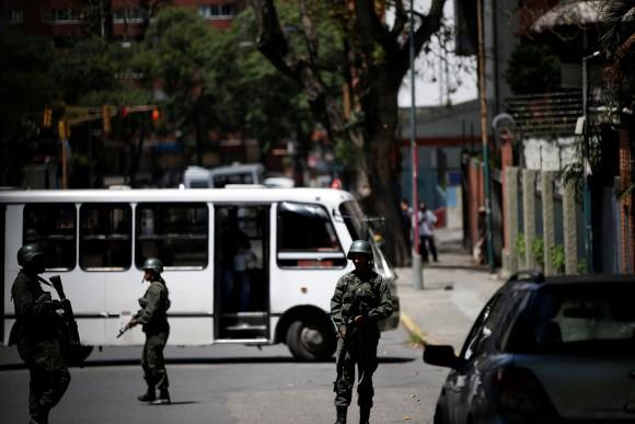 Venezuelan soldiers stand outside a school where a polling center will be established for a Constitutional Assembly election next Sunday, in Caracas, Venezuela, July 24, 2017. (Reuters/Andres Martinez Casares)
