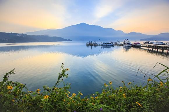 Sun Moon Lake before sunrise. (Ivy Weng/Shutterstock)