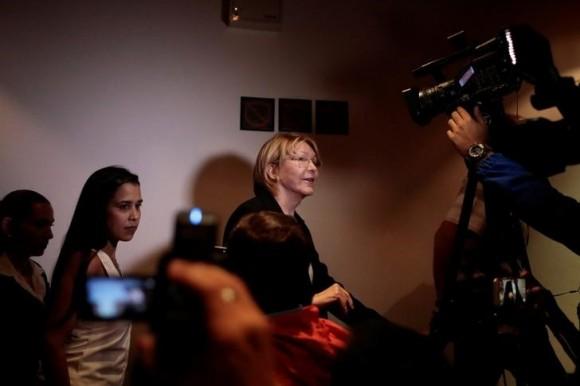 Venezuela's chief prosecutor Luisa Ortega Diaz leaves after a news conference in Caracas, Venezuela, July 31, 2017. (Reuters/Marco Bello)