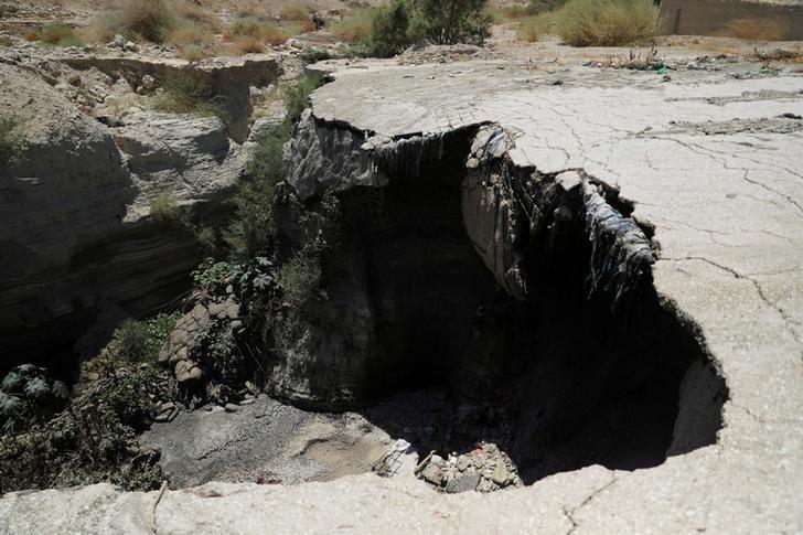 A mix of garbage and sewage is seen on the side of a sinkhole in the estuary of the Kidron Valley close to where it leads into the Dead Sea in the West Bank August 2, 2017. (REUTERS/Ammar Awad)
