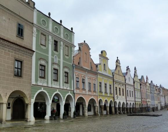 Arcaded burghers' houses in Telč's central square. (Barbara Angelakis)