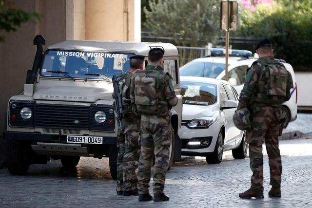 Soldiers secure the street near the scene where French soliders were hit and injured by a vehicle in the western Paris suburb of Levallois-Perret, France, August 9, 2017. REUTERS/Benoit Tessier