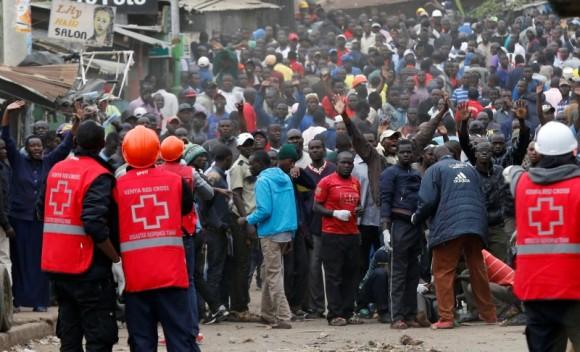 Red Cross members stands near protesters supporting opposition leader Raila Odinga in Mathare, in Nairobi, Kenya August 12, 2017. (Reuters/Thomas Mukoya)