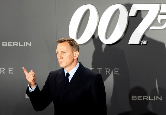 Daniel Craig poses for photographers on the red carpet at the German premiere of the James Bond 007 film "Spectre" in Berlin, Germany, October 28, 2015. (Reuters/Fabrizio Bensch/File Photo)