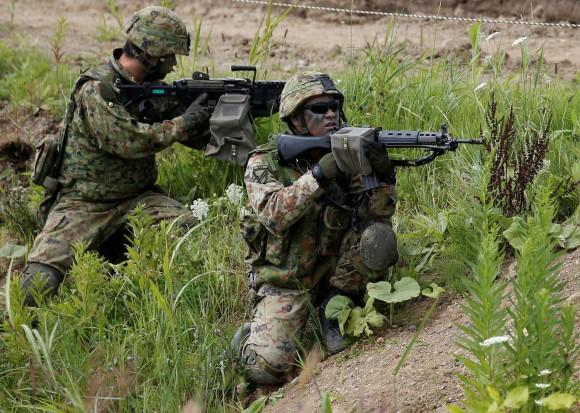 Japan Ground Self Defense Force members take part in their joint exercise, named Northern Viper 17, with U.S. Marine Corps at Hokudaien exercise area in Eniwa, on the northern island of Hokkaido, Japan, August 16, 2017. (Reuters/Toru Hanai)