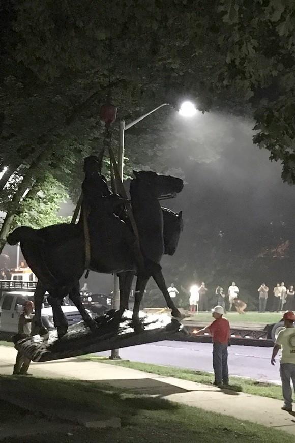 Workers load statues of Confederate generals Robert E. Lee and Thomas "Stonewall" Jackson on a flatbed truck in the early hours of Aug. 16, 2017, in Baltimore, Md. (Alec Macgillis/AFP/Getty Images)