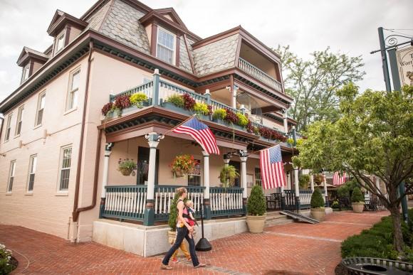 Shops and restaurants on High Street, one of Worthington's most popular streets in Columbus, Ohio, on Aug. 4, 2017. (Benjamin Chasteen/The Epoch Times)
