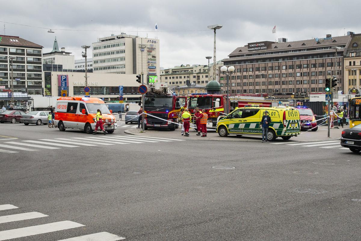 Rescue personnel cordon the place where several people were stabbed, at Turku Market Square, Finland August 18, 2017. (LEHTIKUVA/Roni Lehti via REUTERS)