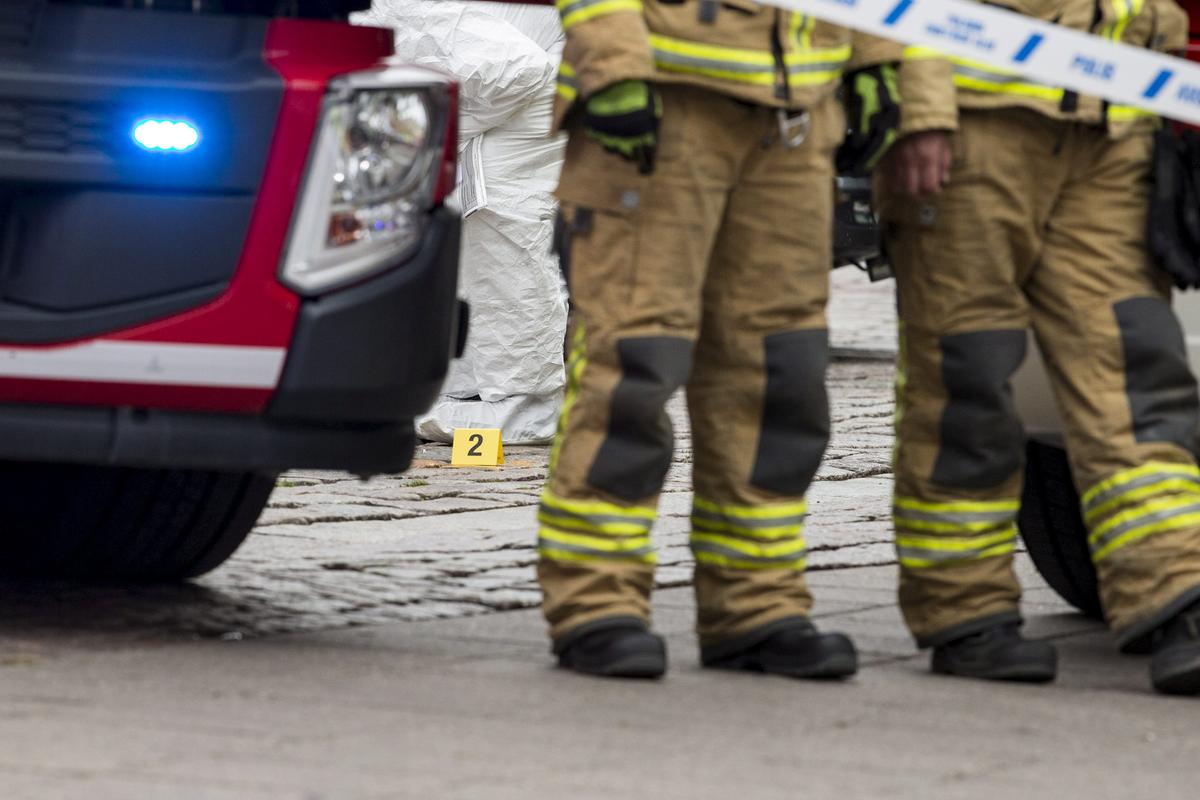Rescue personnel cordon the place where several people were stabbed, at Turku Market Square, Finland August 18, 2017. (LEHTIKUVA/Roni Lehti via REUTERS)