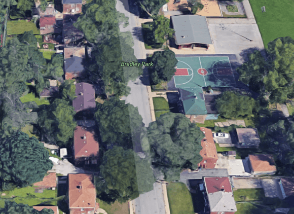 Basketball court in Bradley Park in Chicago. (Google Maps)