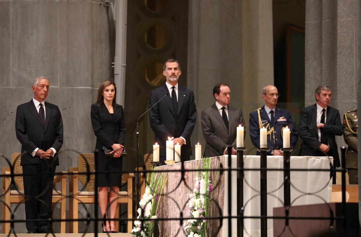 Portuguese president Marcelo Rebelo de Sousa and King Felipe of Spain with his wife Letizia are seen as High mass is celebrated in the Basilica of the Sagrada Familia in memory of the victims of the van attack at Las Ramblas in Barcelona earlier this week, Spain on August 20, 2017. (REUTERS/Sergio Perez)