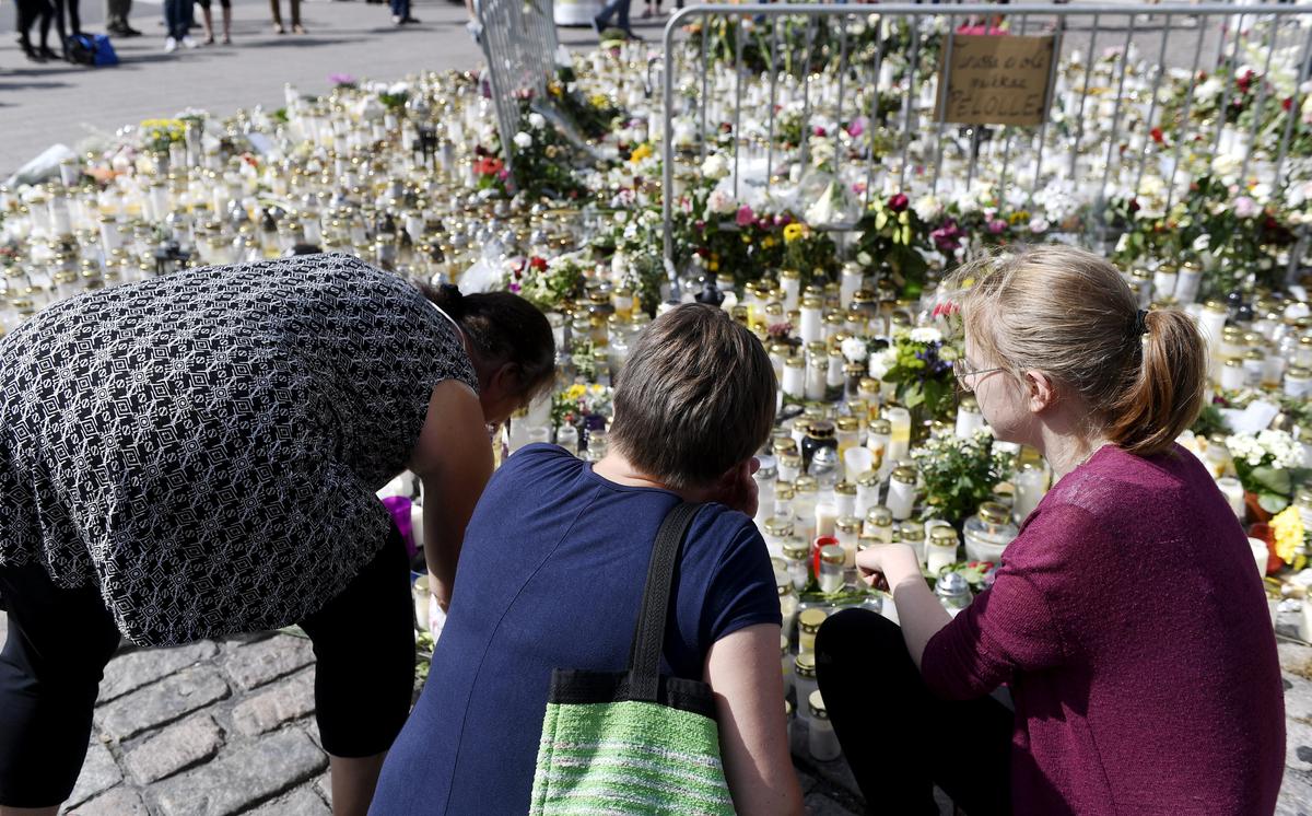Mourners bring memorial cards, candles and flowers to the Turku Market Square, in Turku, Finland on August 20, 2017. (Lehtikuva/Vesa Moilanen)