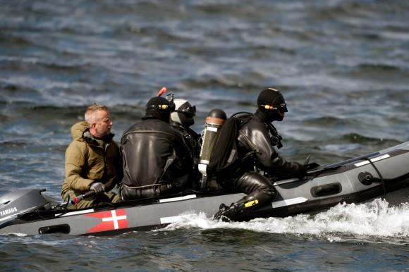 Divers from the Danish Defence Command prepare for a dive in Koge Bugt near Amager in Copenhagen, Denmark August 22, 2017. (Scanpix Denmark/Liselotte Sabroe via Reuters)