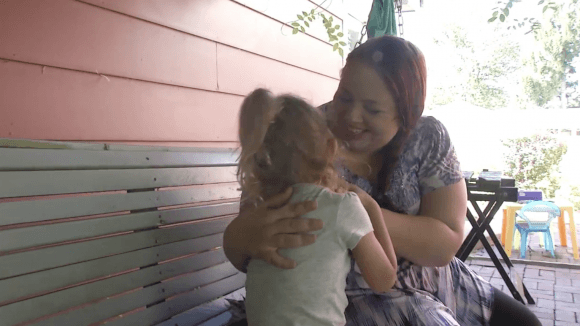 Mother Blaire Noirot and her 3-year-old daugher. (Screenshot via WICS)