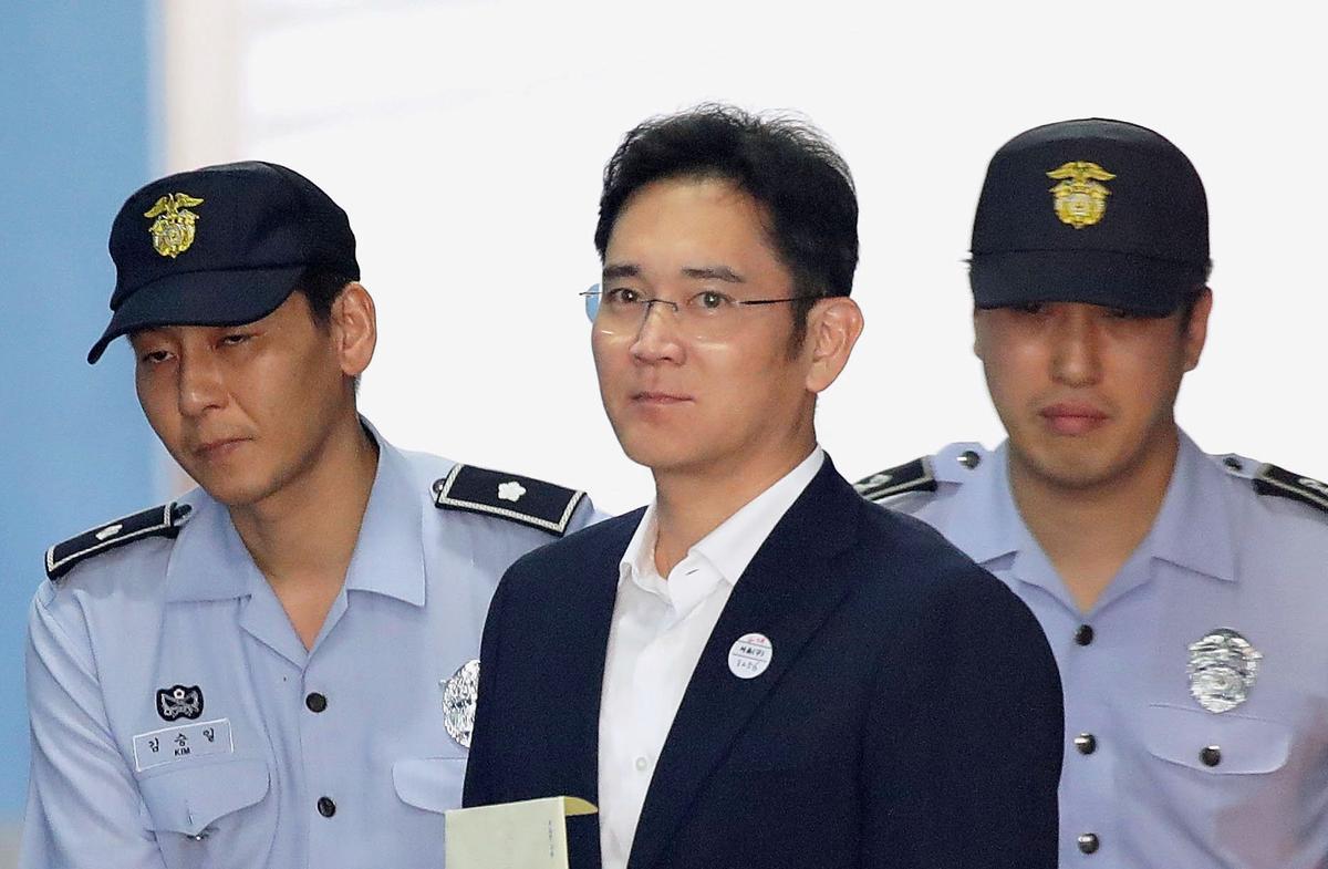 Lee Jae-yong, Samsung Group heir arrives at Seoul Central District Court to hear the bribery scandal verdict on August 25, 2017 in Seoul, South Korea. (REUTERS/Chung Sung-Jun/Pool)