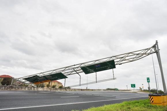 A collapsed overhead gantry lies across Interstate 37, blocking the highway due to damage caused by Hurricane Harvey in Corpus Christie, Texas, Aug. 26, 2017. (Mohammad Khursheed/Reuters)