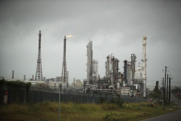An oil refinery before the arrival of Hurricane Harvey on Aug. 25, 2017 in Corpus Christi, Texas. (Joe Raedle/Getty Images)