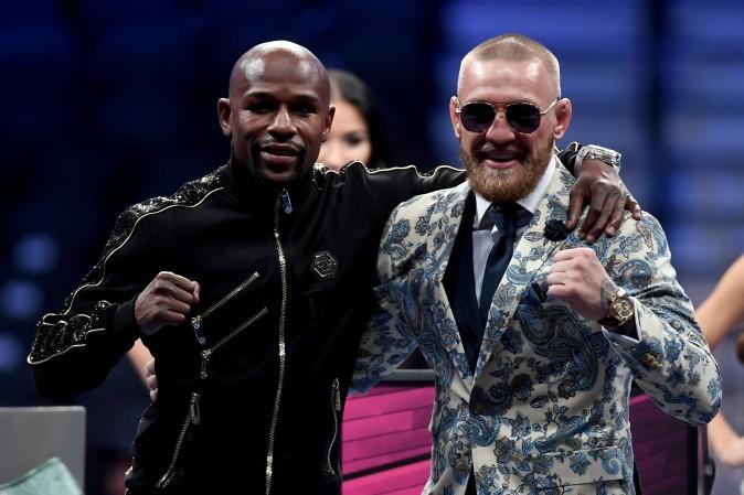 (L-R) Floyd Mayweather Jr. and Conor McGregor pose for pictures after Mayweather's 10th round TKO victory in their super welterweight boxing match at T-Mobile Arena in Las Vegas, Nevada on Aug. 26, 2017. (Ethan Miller/Getty Images)