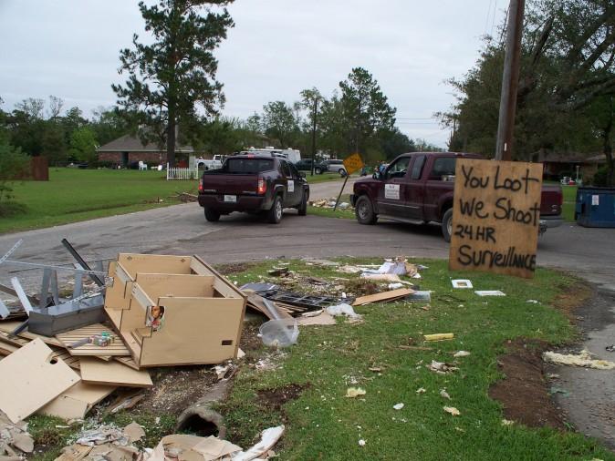 A sign warning would-be looters in Bridge City, Texas in the aftermath of Hurricane Ike in 2008. Residents on a community street made sure it was clear looters would not be tolerated. (Junglecat/Wikimedia Commons)