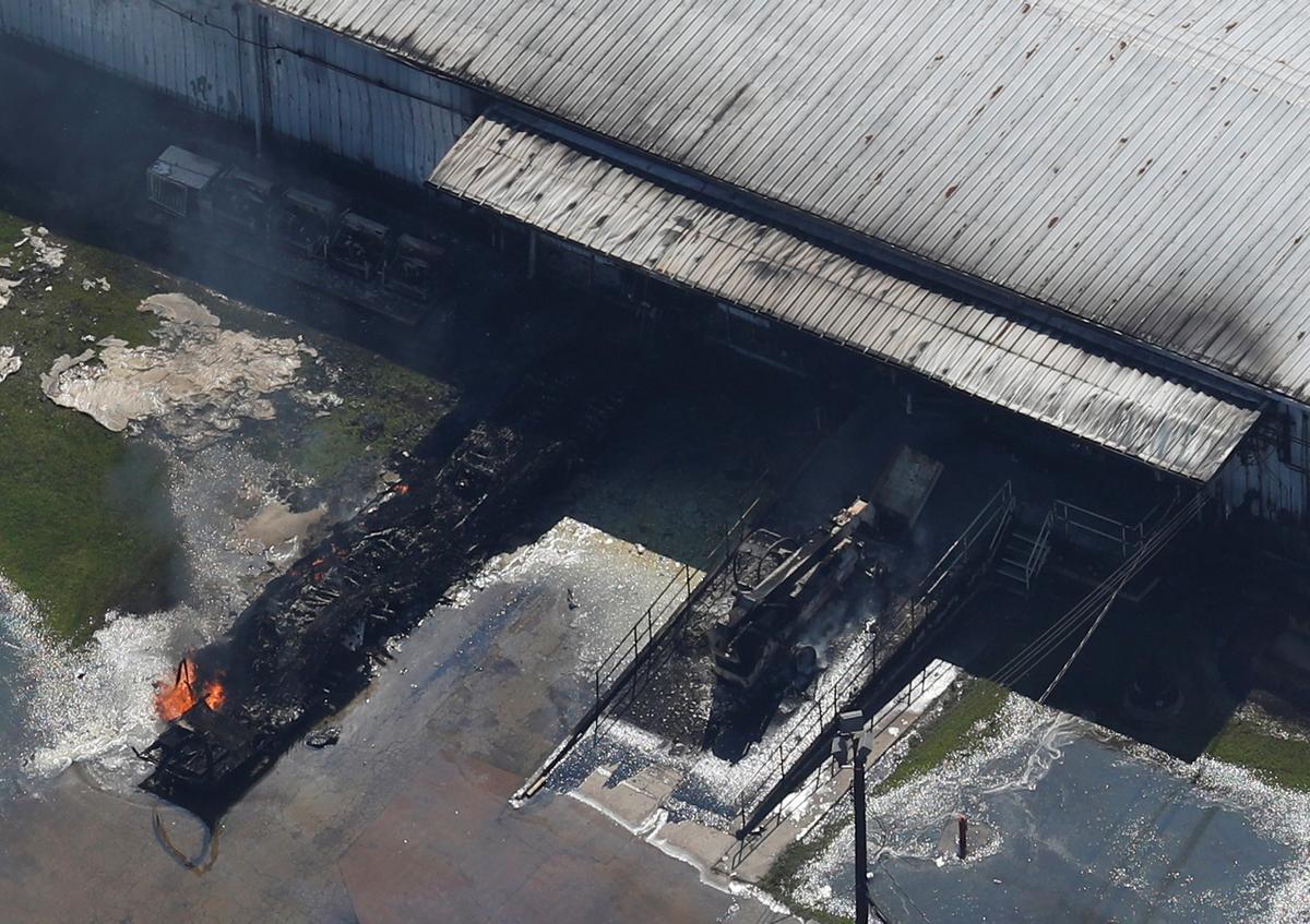 A fire burns at the flooded plant of French chemical maker Arkema SA in Crosby, Texas, U.S. August 31, 2017. (REUTERS/Adrees Latif)