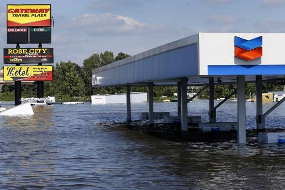 A gas station submerged under flood waters from Tropical Storm Harvey is seen in Rose City, Texas, U.S., on August 31, 2017. (REUTERS/Jonathan Bachman)