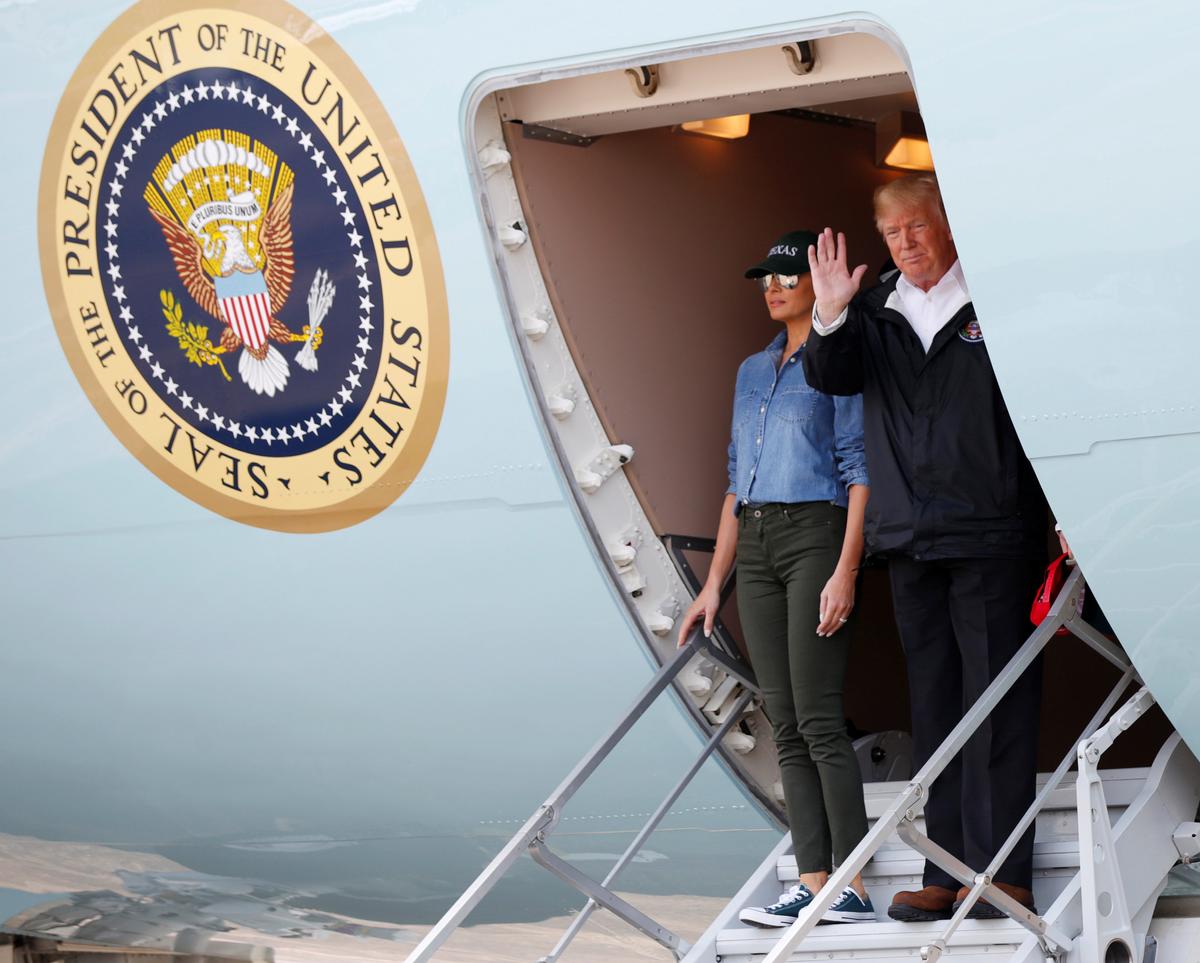 U.S. President Donald Trump and first lady Melania Trump wave from Air Force One after arriving at Ellington Field to meet with flood survivors and volunteers who assisted in relief efforts in the aftermath of Hurricane Harvey in Houston on September 2, 2017. (REUTERS/Kevin Lamarque)