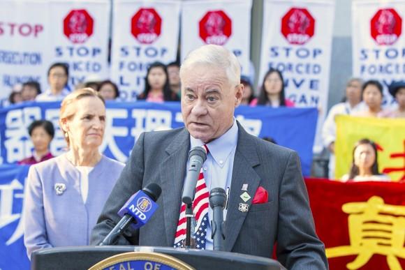 Resolution co-author Assemblyman Randy Voepel speaks during a rally on Aug. 29, 2017 in Sacramento, in support of Falun Gong practitioners' peaceful resistance in the face of persecution. (Mark Cao/Epoch Times)