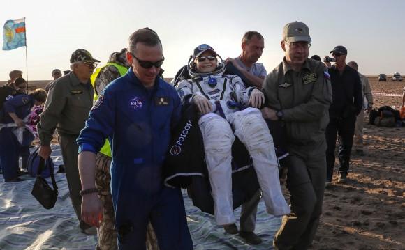 Ground personnel carry member of the International Space Station (ISS) crew Peggy Annette Whitson of the U.S. after the landing of the Soyuz MS-04 capsule in a remote area outside the town of Dzhezkazgan (Zhezkazgan), Kazakhstan September 3, 2017. (Reuters/Sergei Ilnitsky/Pool)