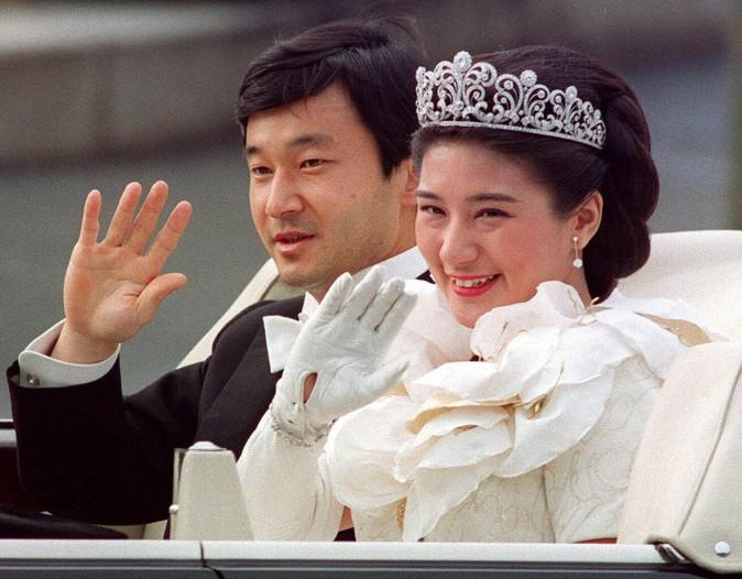 Japanese Crown Prince Naruhito (L) and Crown Princess Masako (R) waving to people during the parade after their wedding ceremony in Tokyo, June 9, 1993.  (AFP/AFP/Getty Images)