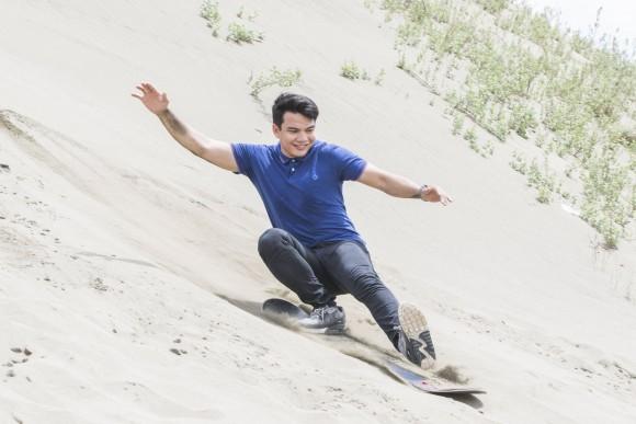 Sand boarding at La Paz Sand Dunes. (Mohammad Reza Amerinia)