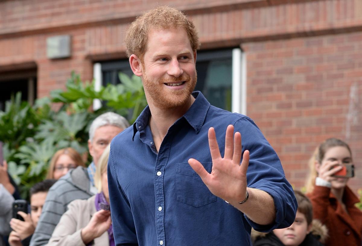 Prince Harry waves as he leaves Nottingham's new Central Police Station in Nottingham, England on October 26, 2016. (Photo by Joe Giddins - WPA Pool/Getty Images)