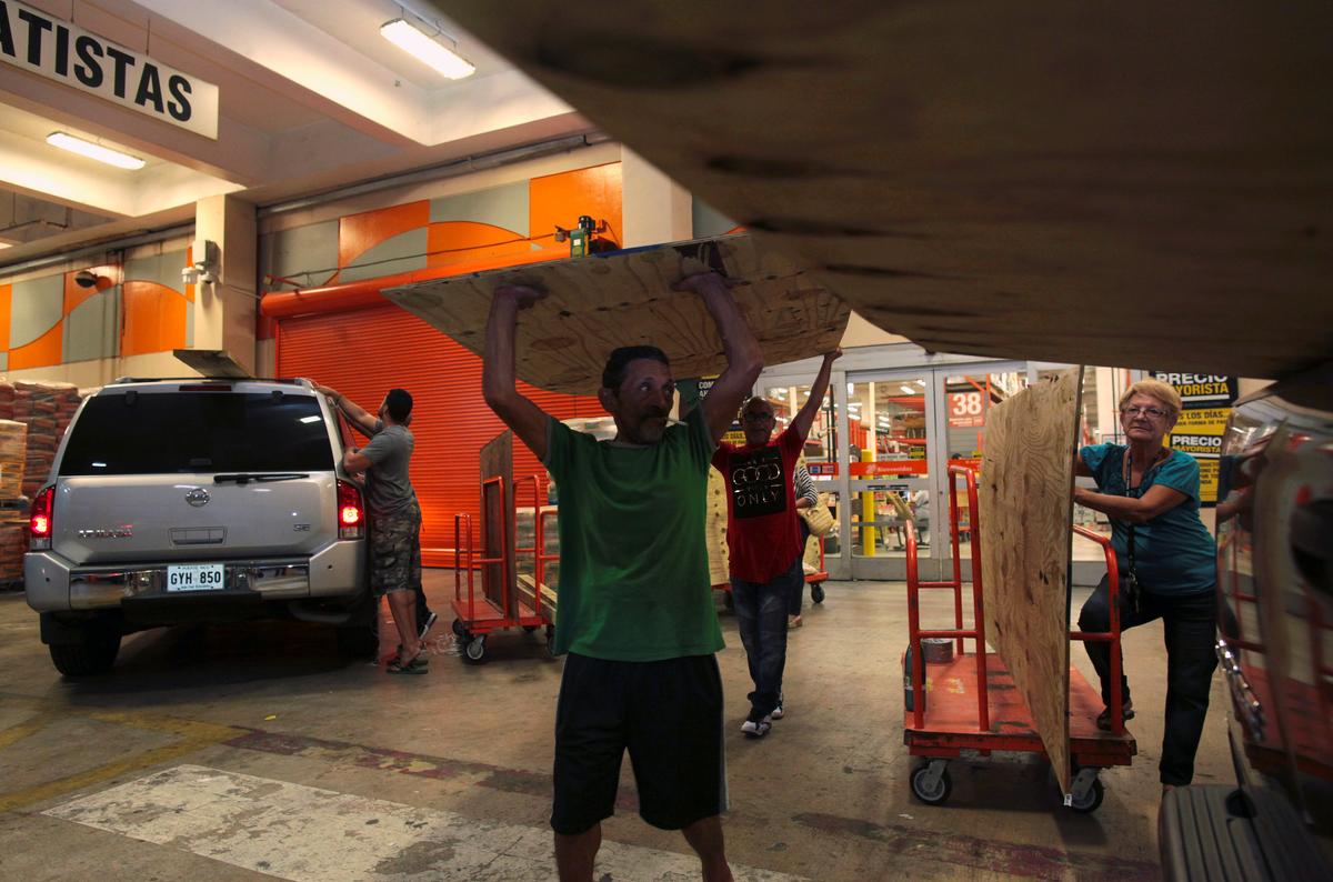 People buy materials at a hardware store after Puerto Rico Governor Ricardo Rossello declared a state of emergency in preparation for Hurricane Irma, in Bayamon, Puerto Rico on Sept. 4, 2017. (REUTERS/Alvin Baez)