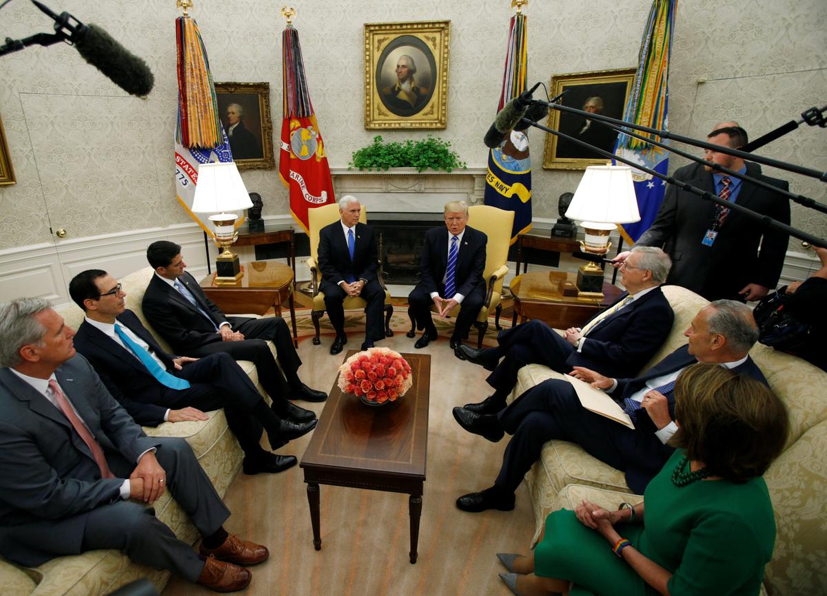 President Donald Trump meets with congressional leaders: House Majority Leader Rep. Kevin McCarthy, Treasury Secretary Steve Mnuchin, Speaker of the House Paul Ryan, Vice President Mike Pence, Senate Majority Leader Mitch McConnell, Senate Minority Leader Chuck Schumer and House Minority Leader Nancy Pelosi in the Oval Office of the White House in Washington on Sept. 6, 2017. (REUTERS/Kevin Lamarque)