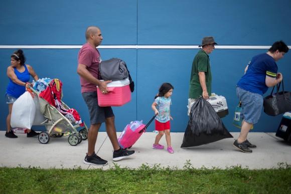 Residents carry their belongings into a shelter ahead of the downfall of Hurricane Irma in Estero, Florida, U.S. September 9, 2017. (Reuters/Adrees Latif)