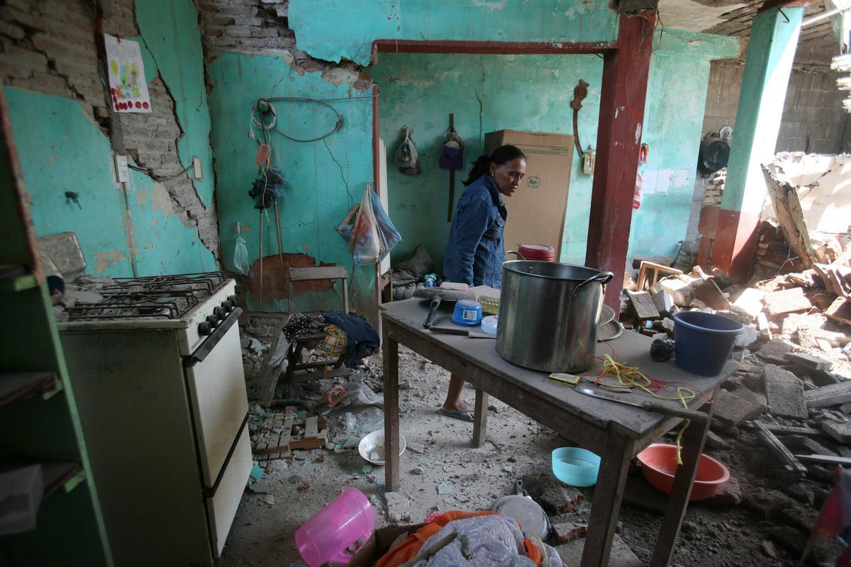 A woman stands inside her damaged home after an earthquake struck the southern coast of Mexico in Union Hidalgo, Mexico on Sept. 9, 2017. (REUTERS/Jorge Luis Plata)
