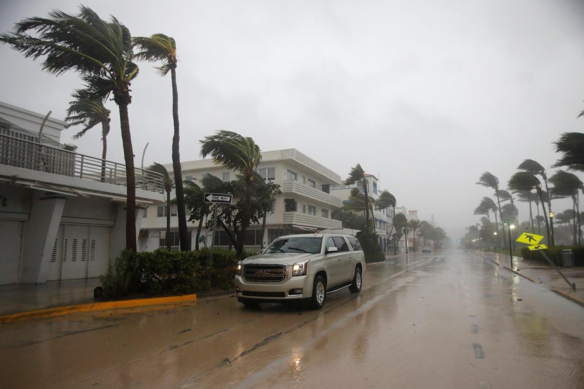A vehicle drives along Ocean Drive in South Beach as Hurricane Irma arrives at south Florida, in Miami Beach, Florida on Sept. 10, 2017. (REUTERS/Carlos Barria)