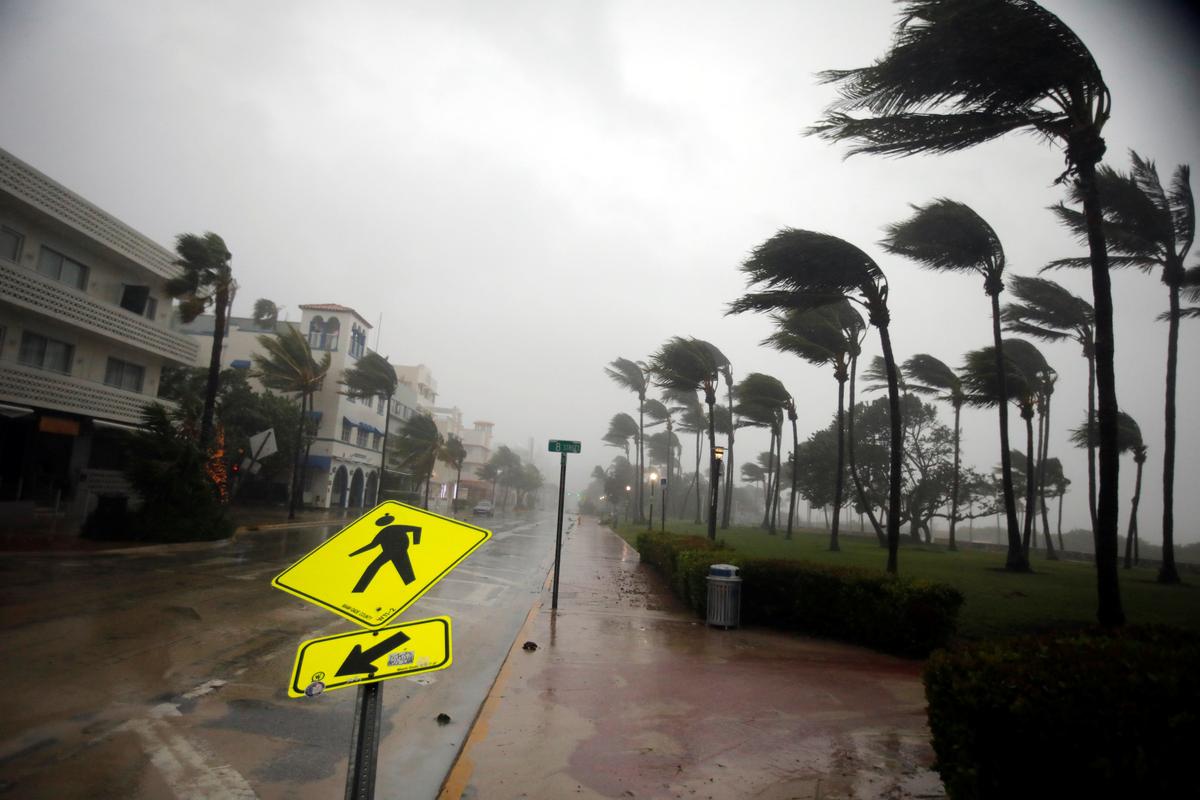 Heavy wind is seen along Ocean Drive in South Beach as Hurricane Irma arrives at south Florida, in Miami Beach, Florida on Sept. 10, 2017. (REUTERS/Carlos Barria)