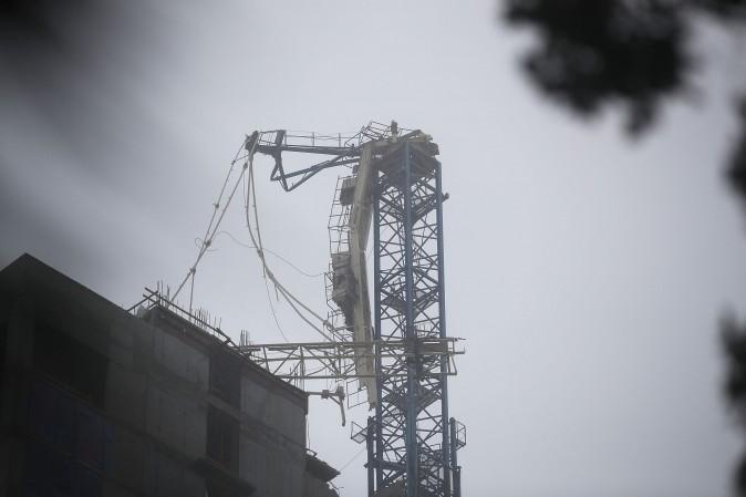 MIAMI, FL - SEPTEMBER 10: A crane tower is seen after part of it collapsed from the winds of Hurricane Irma on September 10, 2017 in Miami, Florida. Hurricane Irma made landfall in the Florida Keys as a Category 4 storm on Sunday, lashing the state with 130 mph winds as it moves up the coast. (Joe Raedle/Getty Images)